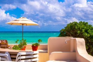 Tropical,Beach,In,The,Caribbean,With,Palm,Trees,Hotel,And