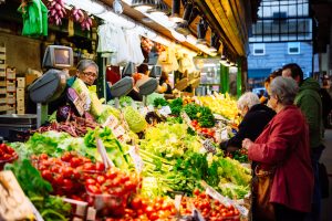 Genoa,,Italy,-,October,23,,2015:,People,Buy,Different,Fruits